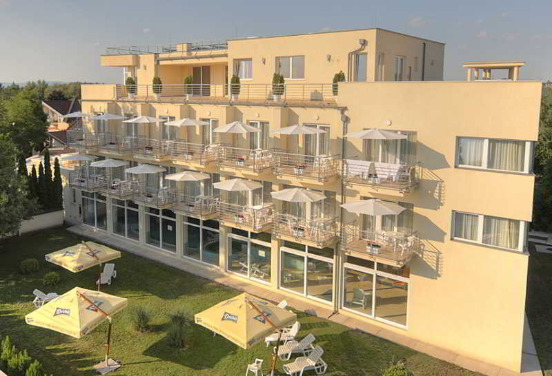 Ket Korona Konferencia Es Wellness Hotel Балатонсарсо Экстерьер фото