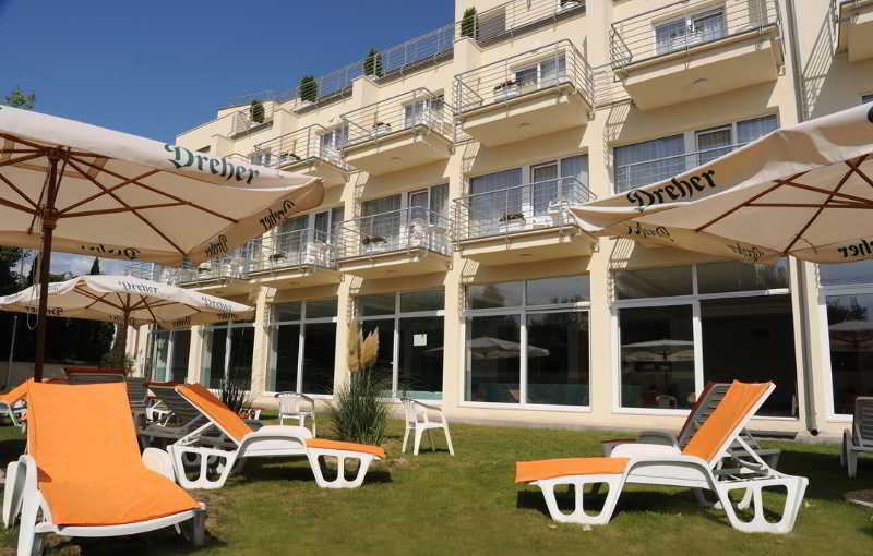 Ket Korona Konferencia Es Wellness Hotel Балатонсарсо Экстерьер фото