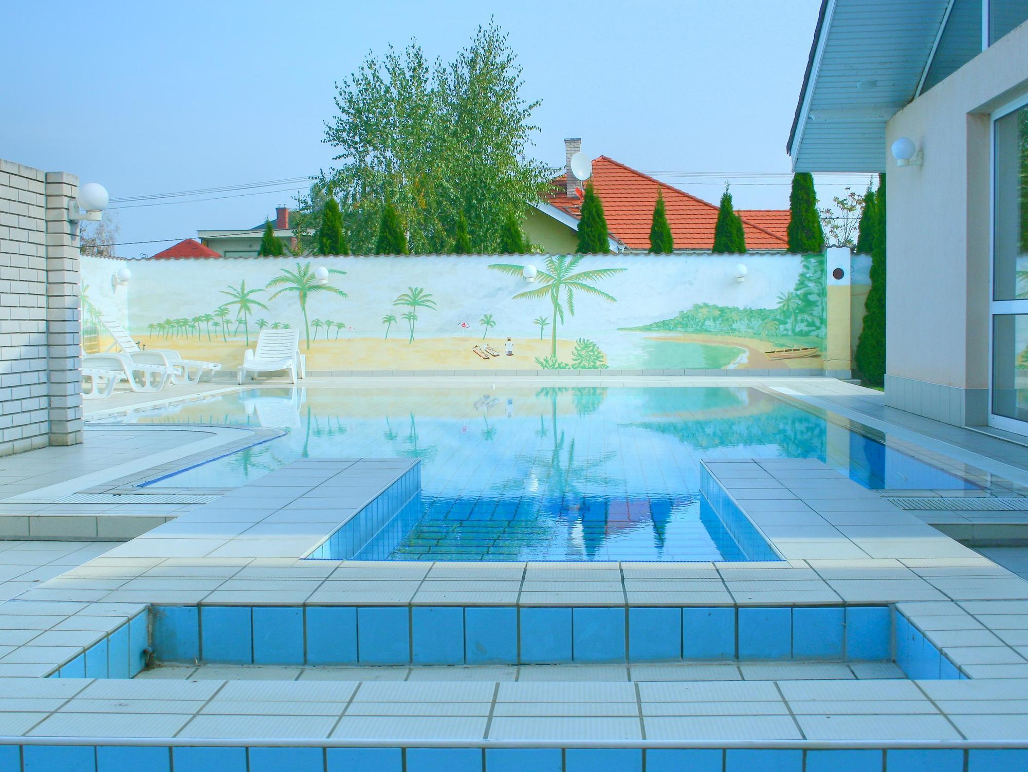Ket Korona Konferencia Es Wellness Hotel Балатонсарсо Экстерьер фото