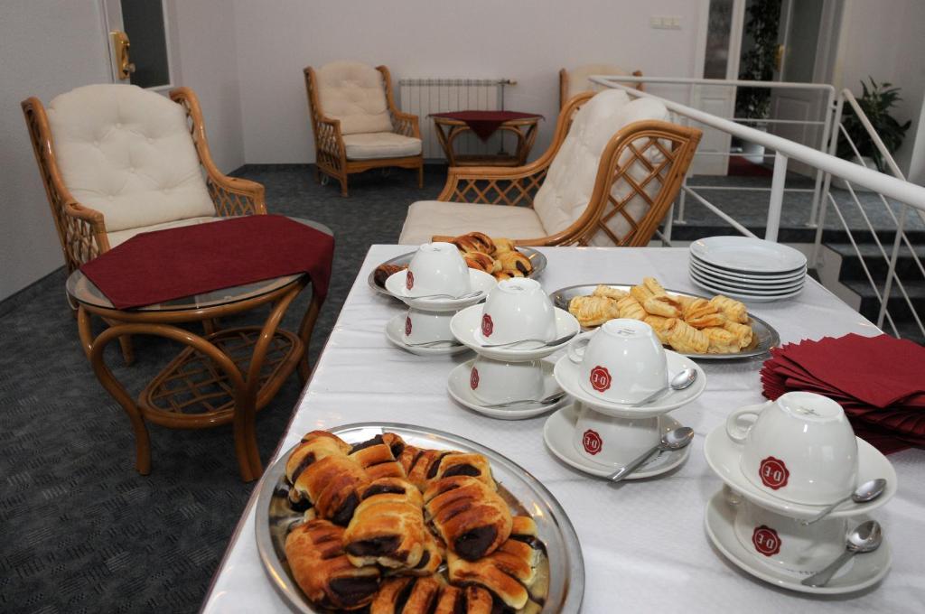 Ket Korona Konferencia Es Wellness Hotel Балатонсарсо Экстерьер фото