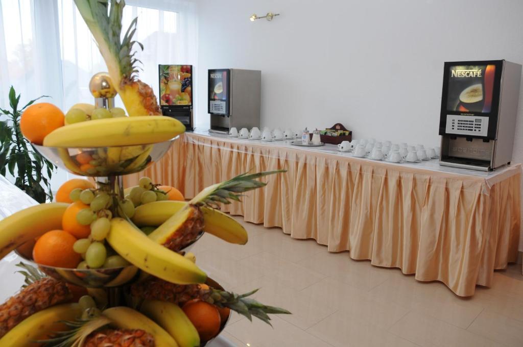 Ket Korona Konferencia Es Wellness Hotel Балатонсарсо Экстерьер фото